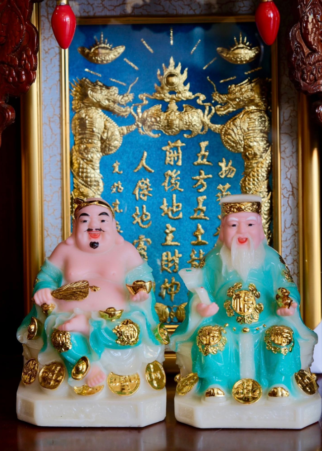 Chăm sóc và giao tiếp với tượng thần tài thổ địa 2.png